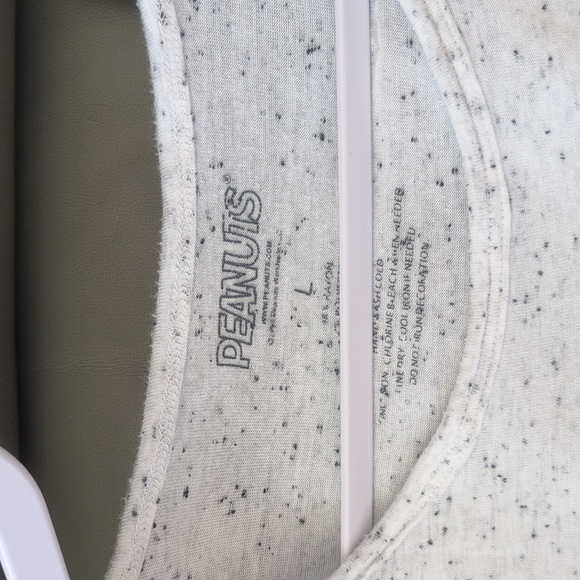 🔴Licensed Halloween t-shirt euc - Picture 3 of 4